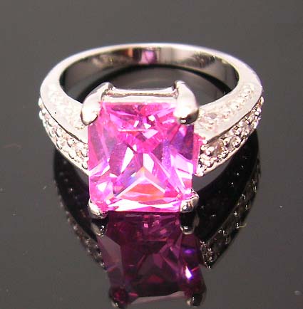 Wholesale holiday shopping wedding cubic zirconia ring jewelry distribute pink cz ring paired with multi clear cz beside