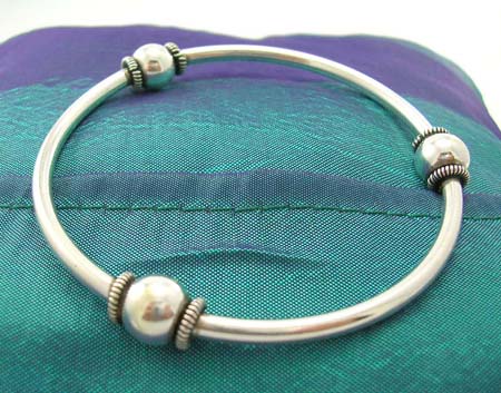Wholesale discount jewelry fashion in sterling silver bangle in Baliese style   