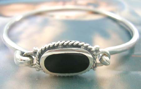 Online mother-of-pearl jewelry sale supply sterling silver bangle with black mother of pearl inlay oval shape in middle   
