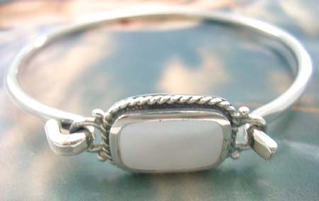 Seasheel pearl teens shopping wholesale supplier, solid sterling sivler bangle with oval white mother of pearl in middle   