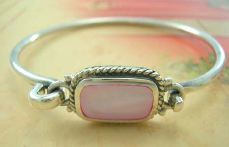 Fashion bangle gift shop in pink mother of pearal seashell made 925 sterling silver      