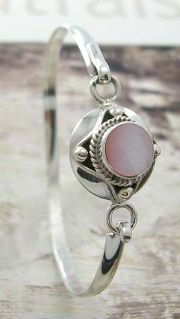 Fashion teens bangle jewelry supplier wholesale sterling silver bangle with pink mother of pearl in middle           