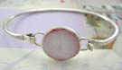 Wholesale pearl jewelry love gift in 925 stamped sterling silver bangle with rounded pink mother of pearl in middle 